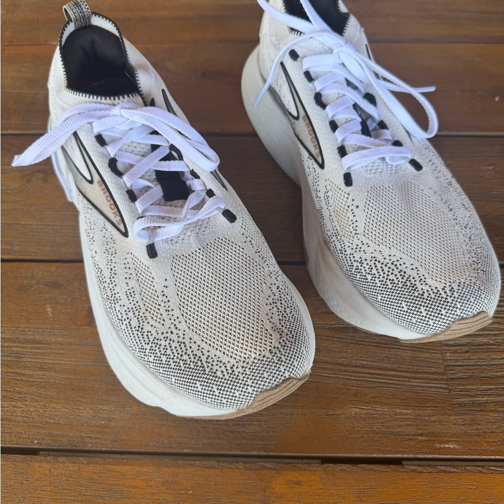 Brooks Women’s Glycerin Stealthfit 21 White and Black Running Shoes